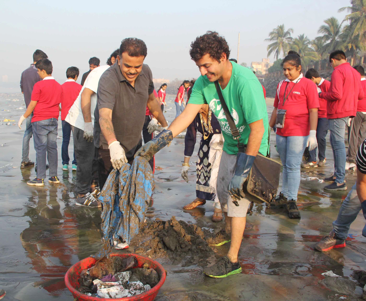 MRCC President Sanjay Nirupam Cleaniness Drive at Versova.