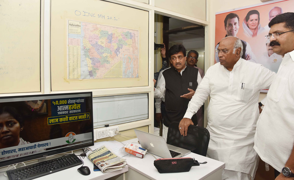 MPCC Leaders Meeting at Tilak Bhavan Book Release of MODI-100 Mistake,War Room & Socail Media Room Inauguration in Presence of AICC Leaders.