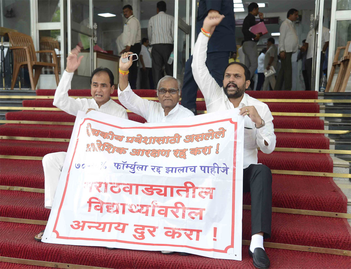 Mumbai Congress Paying  Tribute to Chhatrapati Rajarshi Shahu Maharaj on his Birth Anniversary at Rajiv Gandhi  Bhavan.