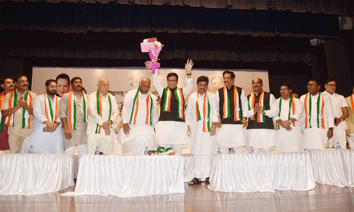 MPCC Newly Appointed President Balasaheb Thorat Taking Charge in Presence Of Congress Party Senior Leaders.