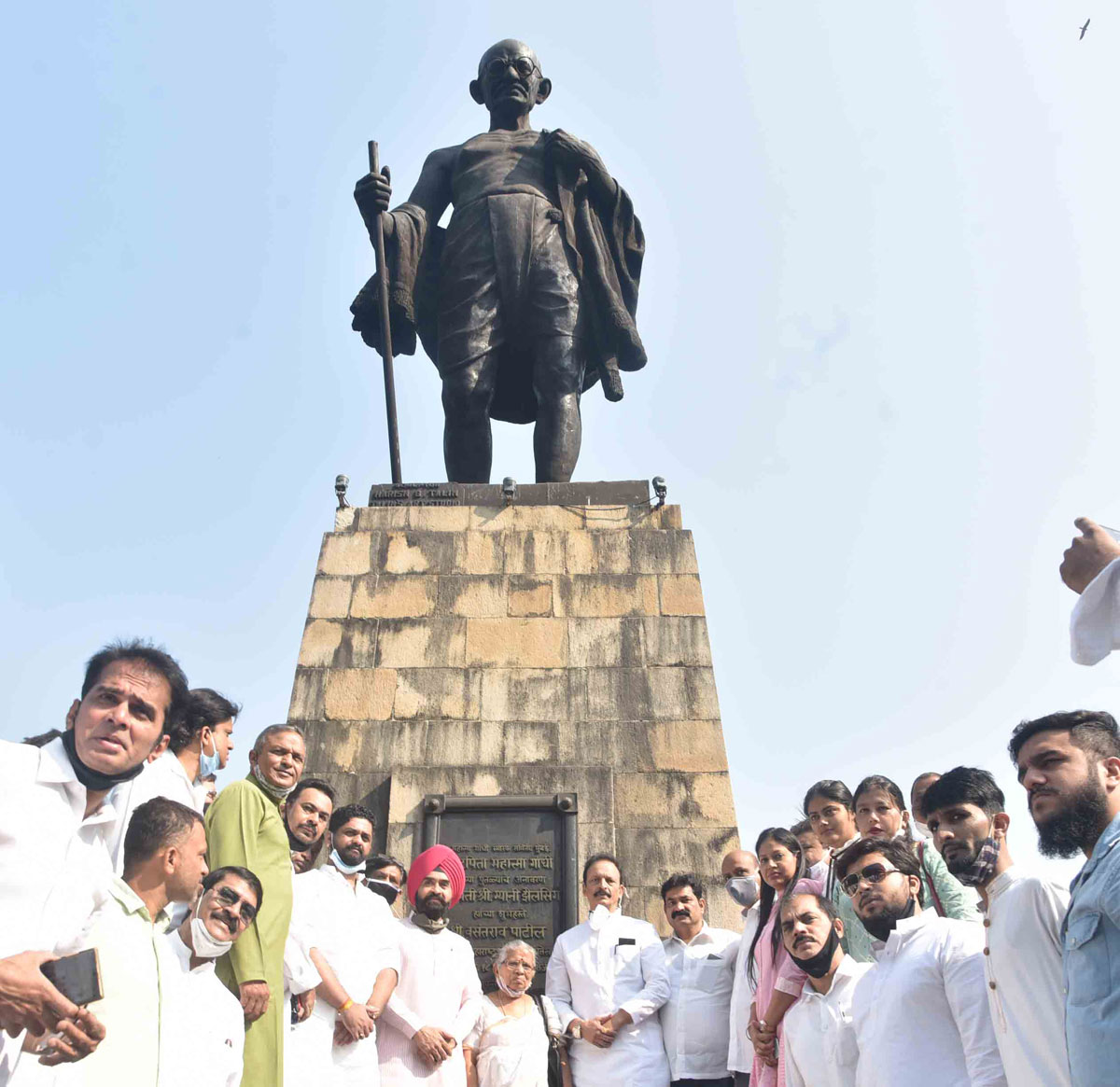 Newly Appointed Mumbai Congress President Bhai Jagtap & Working  President Charansingh Sapra offers Floral Tribute to Statues in Mumbai of Great Personalities & aslo Visited Temples,Mosque & Chruch in Mumbai for Blessing.
