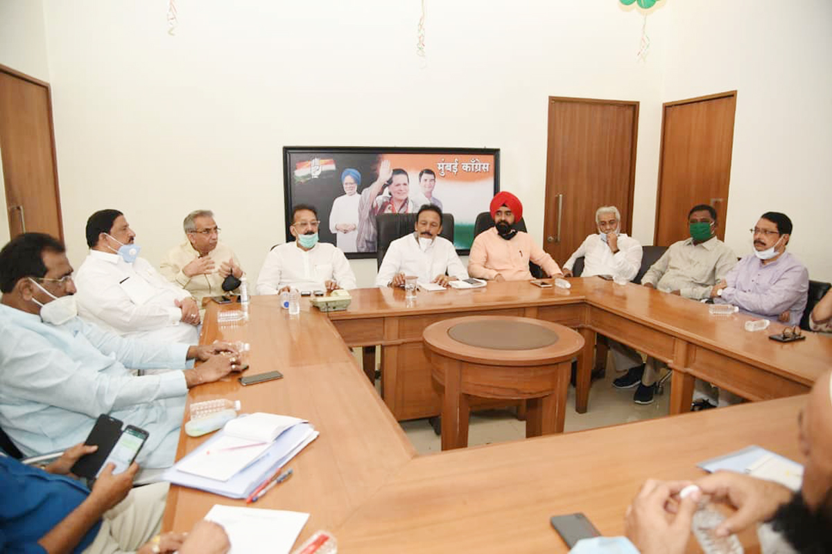 MRCC President Bhai Jagtap and Working President Charansingh Sapra held a meeting at Rajiv Gandhi Bhavan Azad Maidan.
