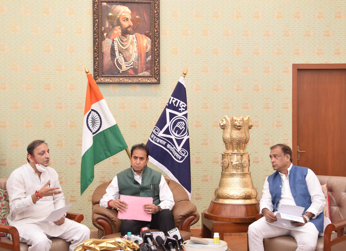 MPCC Spockprecen Sachin Sawant & Dr.Raju Waghmare meets Home Minister Anil Deshmukh demanding the arrest of Arnab Goswami.