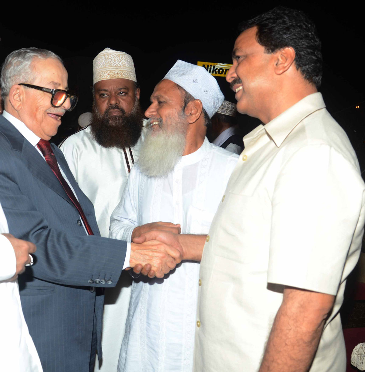 MINISTER ARIF NASIM KHAN TAKING BLESSING FROM SYED YUSUF AL GAILANI QAADRI SHEHZADA-E-GAUSE PAAK AT ISLAM GYMKHANA.