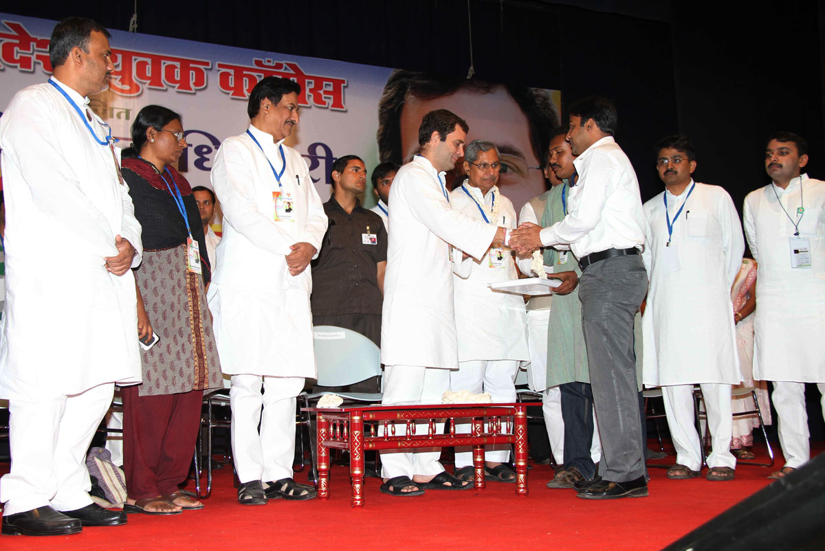 AICC GENERAL SECRETARY & M.P. RAHUL GANDHI FELICITATED YOUTH CONGRESS NEWLY ELECTED MUNICIPAL CORPORATER JAVED JUNEJA.