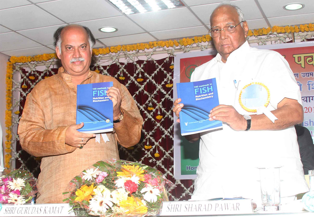UNION MINISTER SHARAD PAWAR & M.P. & EX UNION MINISTER GURUDAS KAMAT AT VERSOVA.