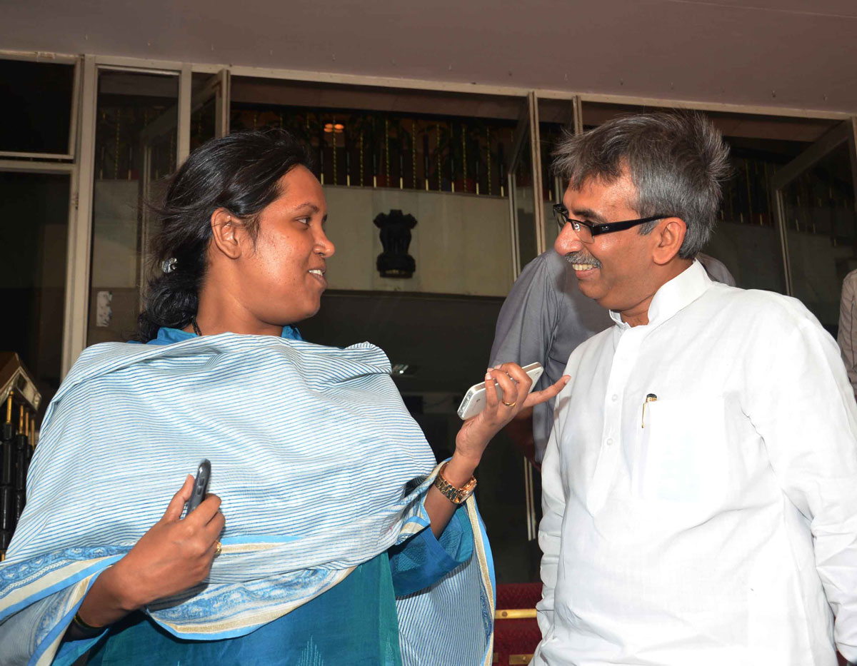 MINISTER VARSHATAI GAIKWAD & MLA AMIN PATEL AT VIDHAN BHAVAN.