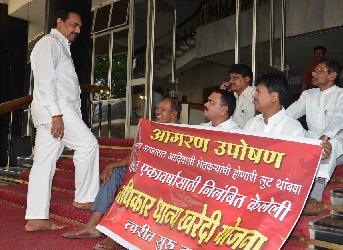MINISTER JAYANTRAO PATIL MEETS NASIK MLA'S AT VIDHAN BHAVAN.