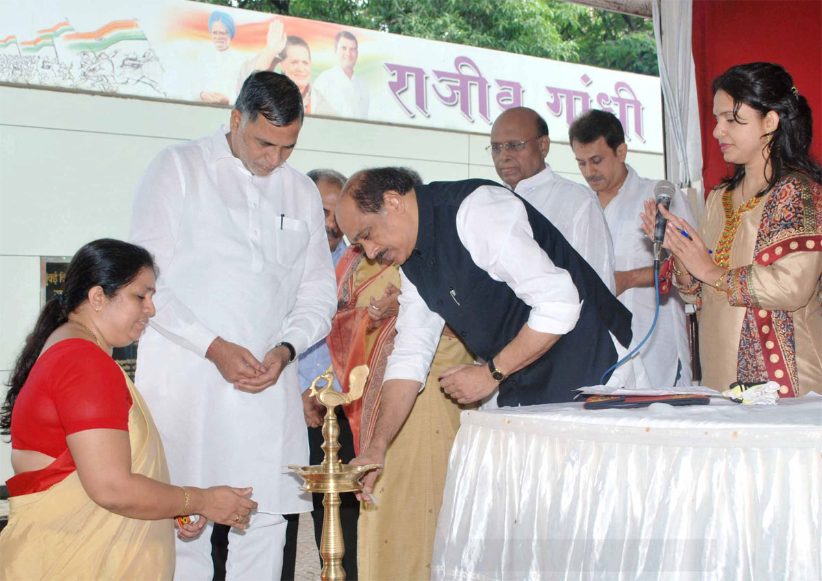 MPCC PRESIDENT MANIKRAO THAKRE & MPCC PRESIDENT KRIPASHANKAR SINGH AT MRCC .