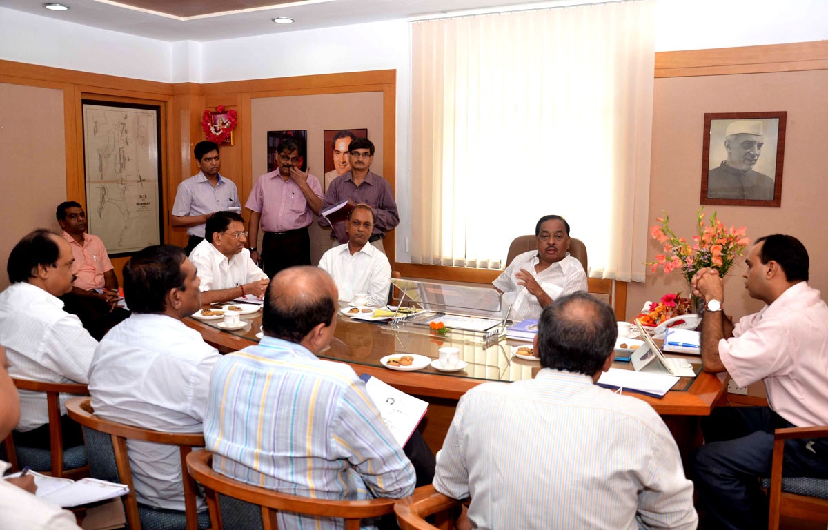 MINISTER NARAYANRAO RANE & GULABRAO DEVKAR MEETING AT MANTRALAYA.