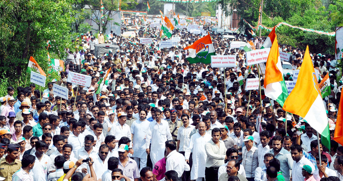 MP.DR.NILESH NARAYANRAO RANE IN CONGRESS PARTY PROTEST RALLY AT SINDHUDURGH.