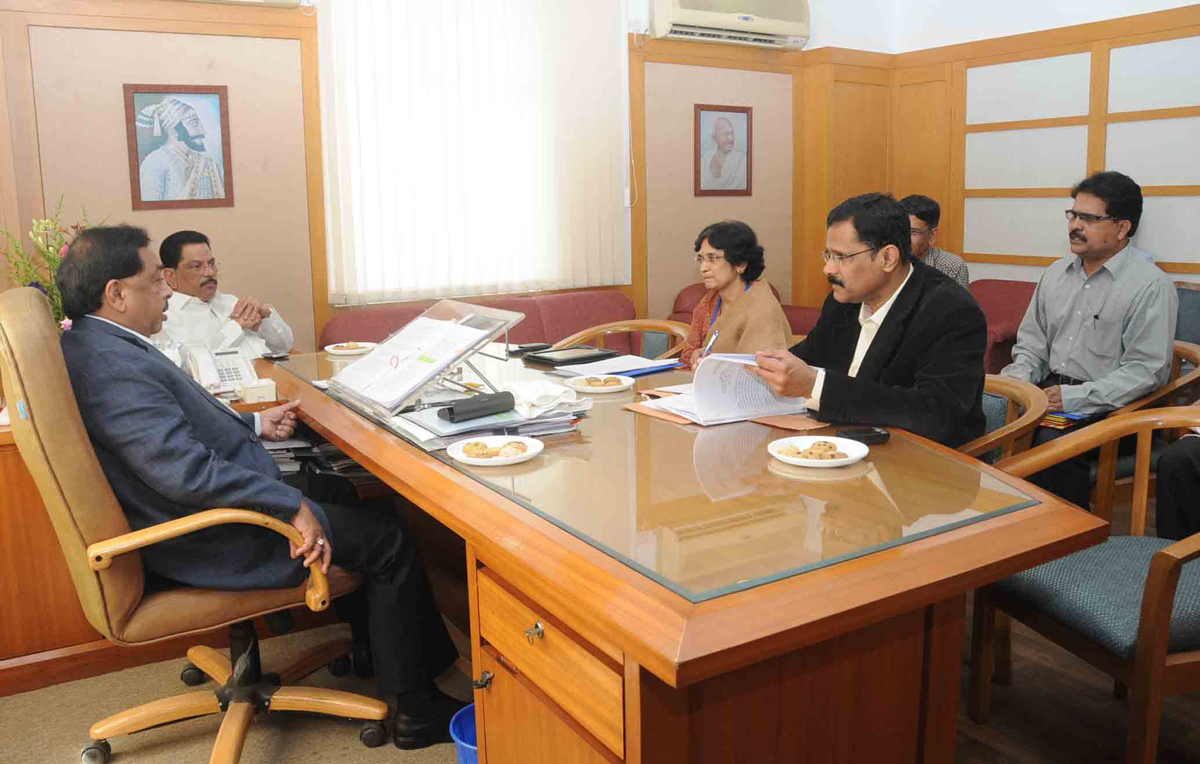 MINISTER NARAYANRAO RANE WITH MINISTER SURESH SHETTY MEETING AT MANTRALAYA.