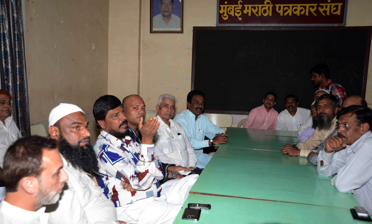 PEACE PARTY WORKERS IN REPUBLICAN PARTY OF INDIA (A) AT AZAD MAIDAN.