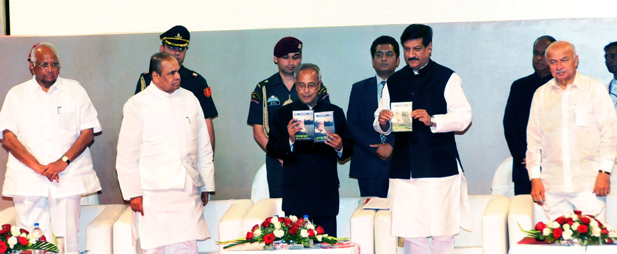 PRESIDENT OF INDIA PRANAB MUKHERJEE TRIBUTES TO YASHWANTRAO CHAVAN AT THE CLOSING CEREMONY OF HIS CENETARY CELEBRATION IN MUMBAI AT NCPA AUDITORIUM.