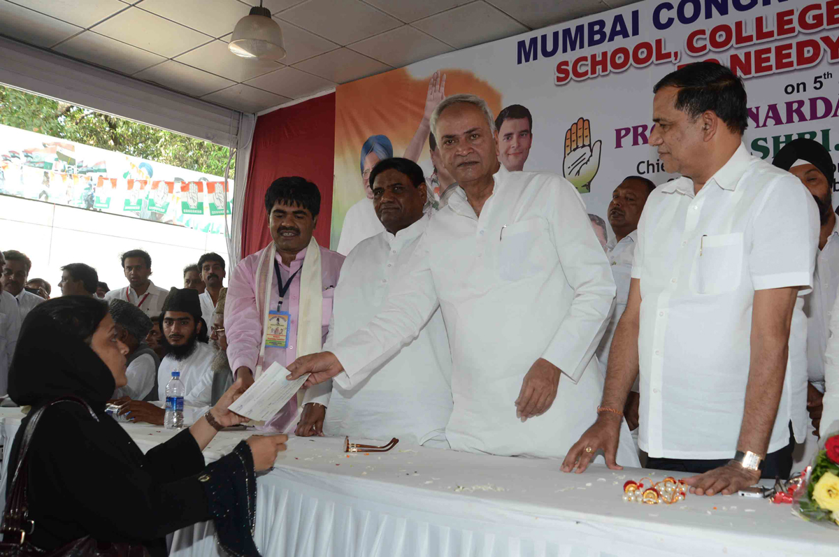 AICC MINORITY CELL PRESIDENT IMRAN KIDWAI IN FUNCTION AT RAJIV GANDHI BHAVAN AZAD MAIDAN.