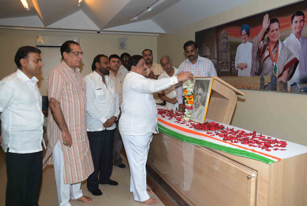 MUMBAI CONGRESS TRIBUTE TO LOKMANYA TILAK ON HIS BIRTH ANNIVERSARY AT RAJIV GANDHI BHAVAN.