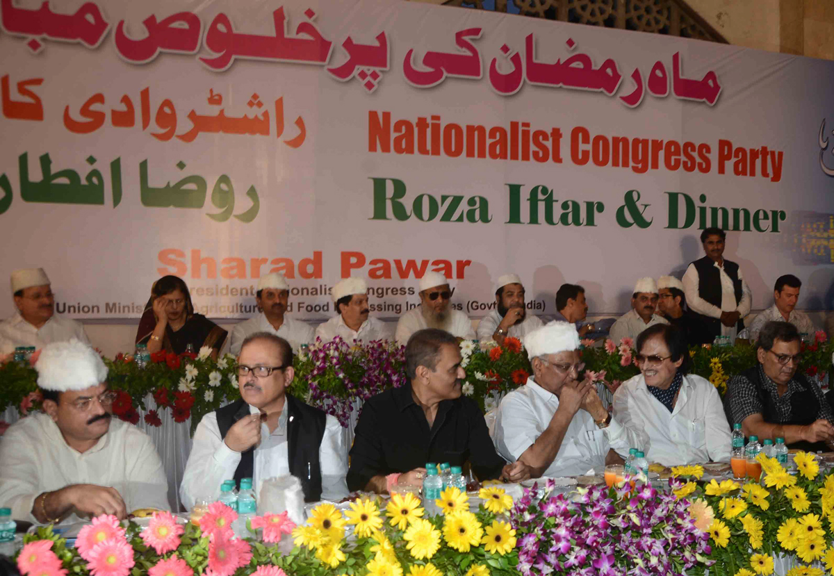 RAMZAN ROZA-E-IFTAR PARTY BY NCP CHIEF SHARAD PAWAR AT HAJ HOUSE.
