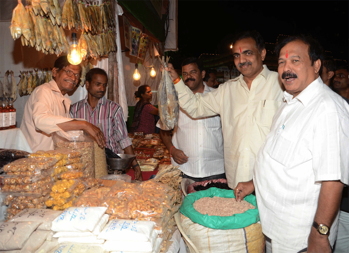 GUARDIAN MINISTER JAYANTRAO PATIL IN MALVANI FESTIVAL AT DADAR NAIGAON.