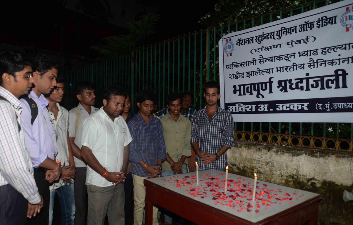 SOUTH MUMBAI NSUI PAYING HOMAGE TO MARTYRS IN KASHMIR ATTACK.