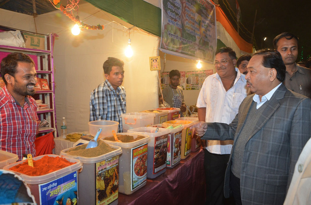 Minister Narayanrao Rane visited Malvani Festival at BEST nagar Goregaon.