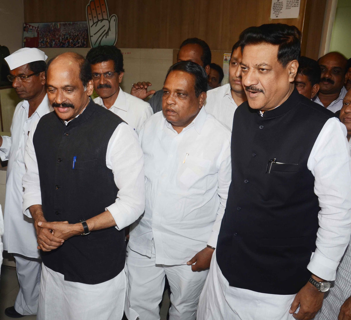 Shirdi Loksabha Shivsena MP Bhausaheb Wakchoure meets Chief Minister Prithviraj Chavan,MPCC President Manikrao Thakare at Gandhi Bhavan Mumbai.