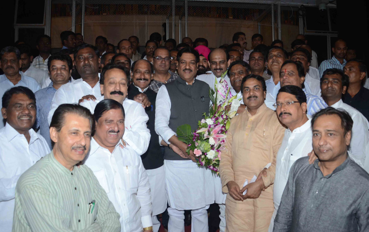 Minister's & MLA's Congratulating Chief Minister Shri Prithviraj Chavan for The Bold Decision To Pass a Bill in The Legislature Regularising the Hutments Upto 2000 On The Last Day Budget Session At Vidhan Bhavan Mumbai.