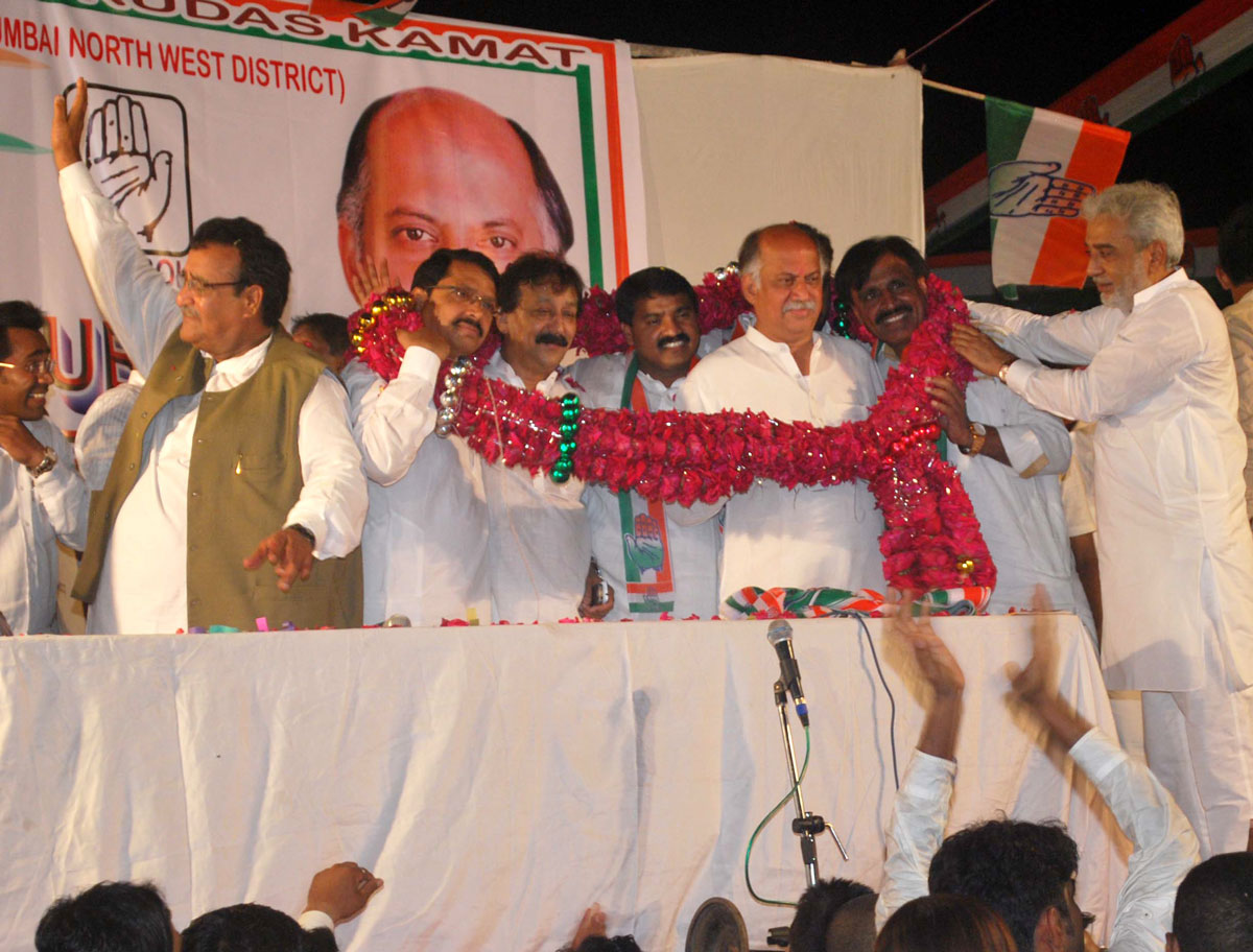Congress/NCP/PRP(Kawade)/Republican Party of India (Democratic) Alliance MP.Candidate Gurudas Kamat Rally at Jogeshwari Assembly Area.