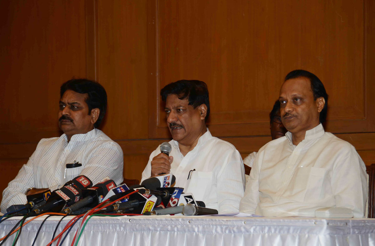 Chief Minister Prithviraj Chavan & Dy.Chief Minister Ajit Pawar at Sahayadri Guest House