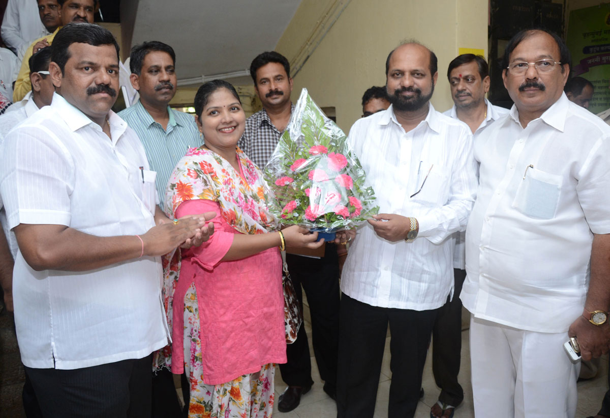 Naigaon Muncipal Maternity Home Maintenence inspection Opposition Leader Devendra (Bala)Ambekar at Dadar Naigaon.