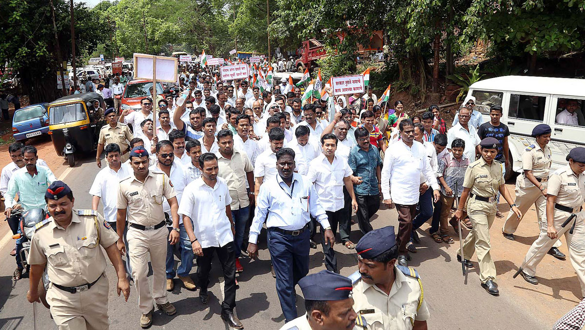 Congress Yuva Leader MLA Nitesh Narayanrao Rane Protest at Sindhudurgh.
