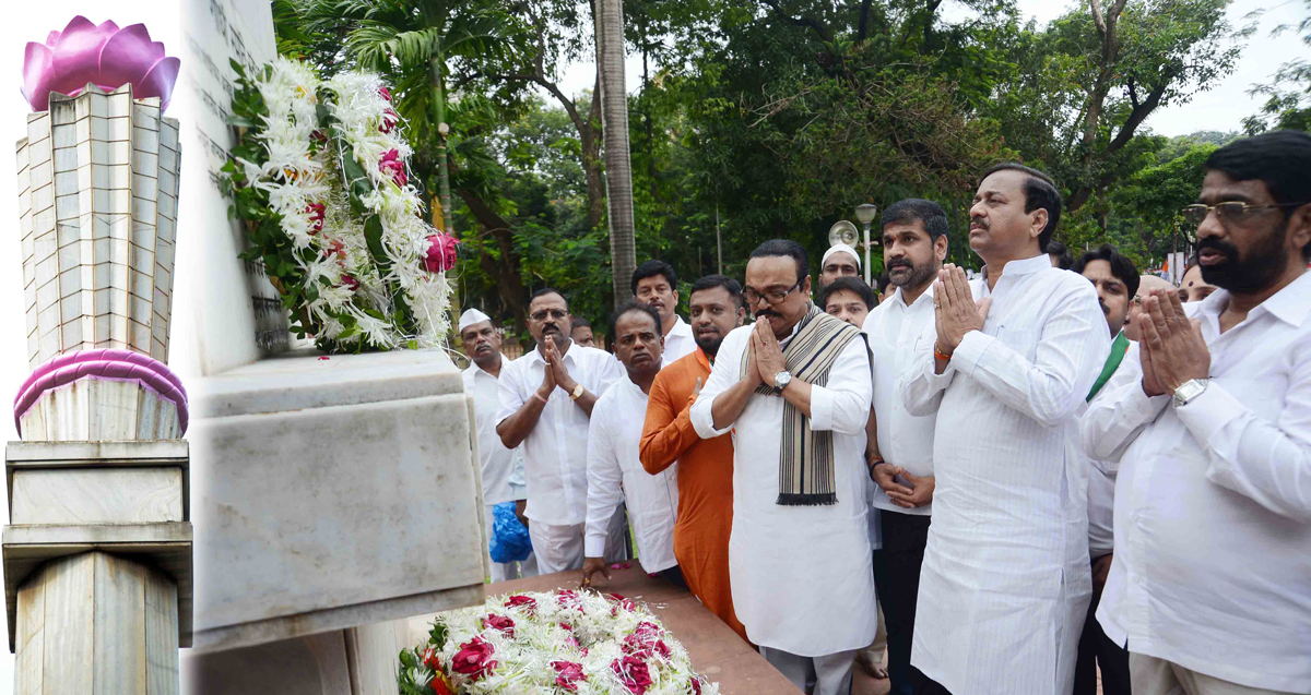 NCP Leader's Homage to Krantiveer's on Occasion of Kranti Din at August Kranti Maidan Gawalia Tank.