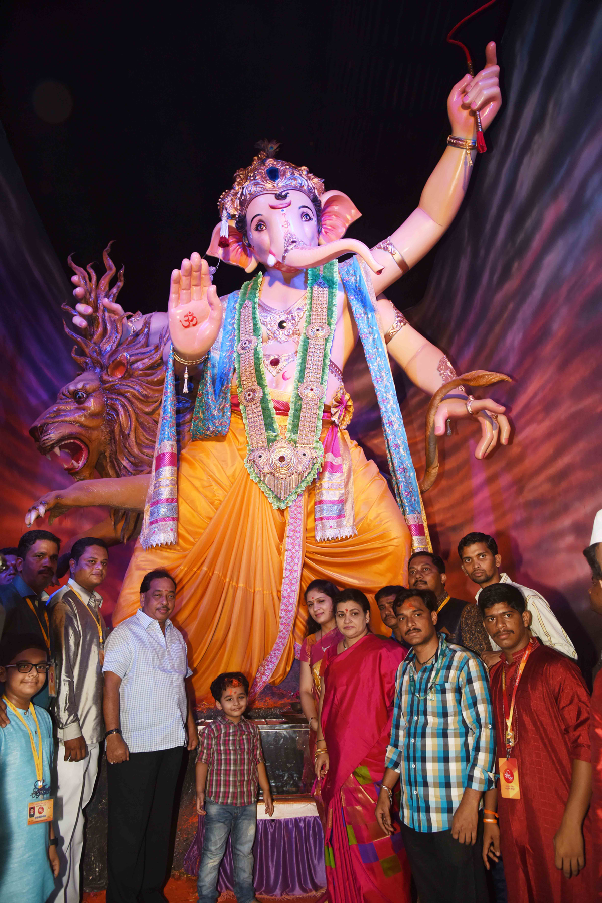 Ex.Chief Minister & Congress Senior Leader Narayanrao Rane with Family for Ganpati Darshan at Lalabaugh.
