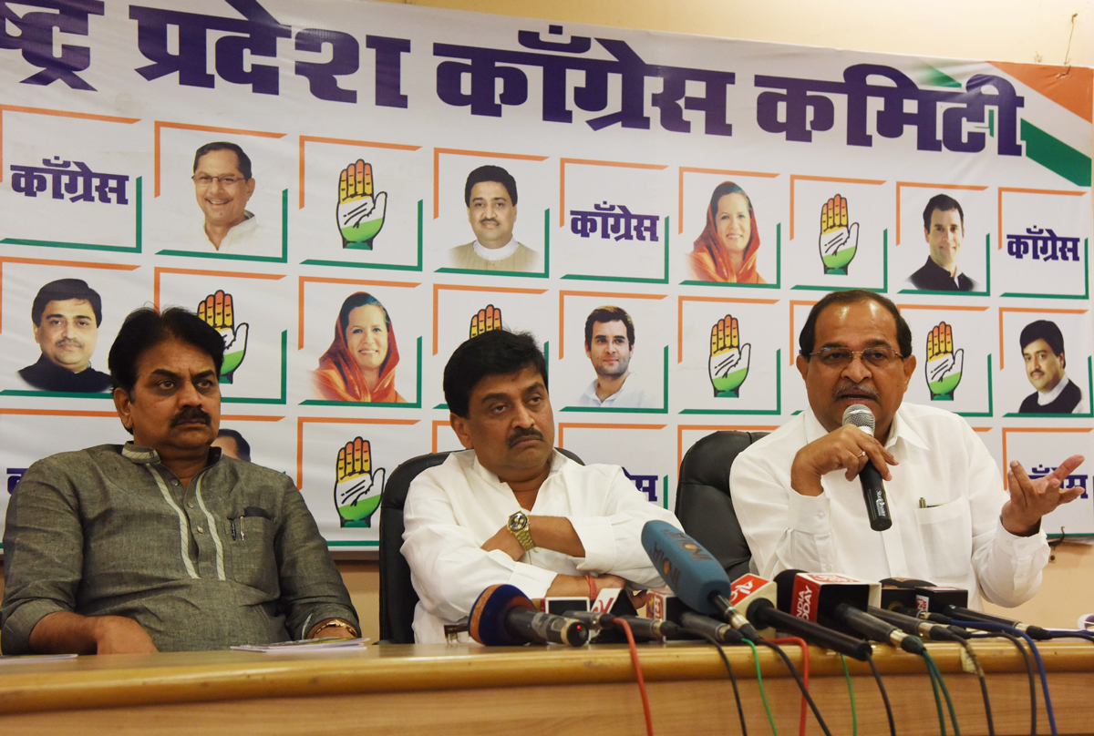Congress Leaders MPCC President Ashokrao Chavan & Opp.Party Leader Radhakrishna Vikhe Patil Press Conference at Gandhi Bhavan.