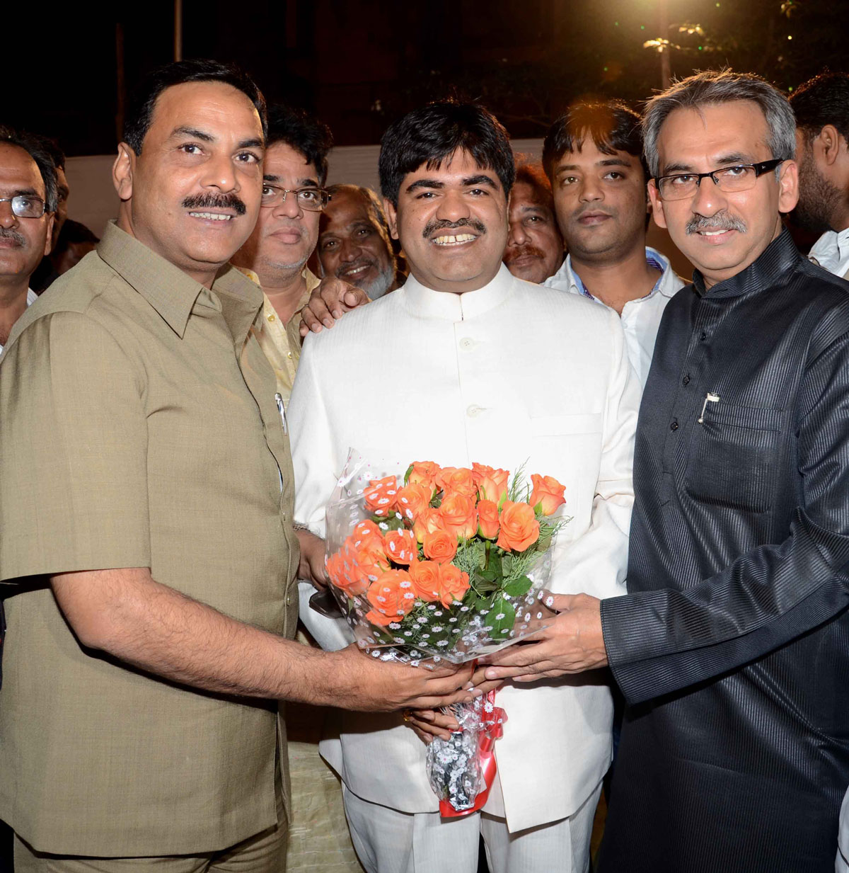 MUMBAI CONGRESS MINORITY CELL PRESIDENT NIZAMUDDIN RAYEEN BIRTHDAY CELEBRATION ON OCCASION MINISTER ARIF NASIM KHAN & MLA AMIN PATEL AT NAGPADA.