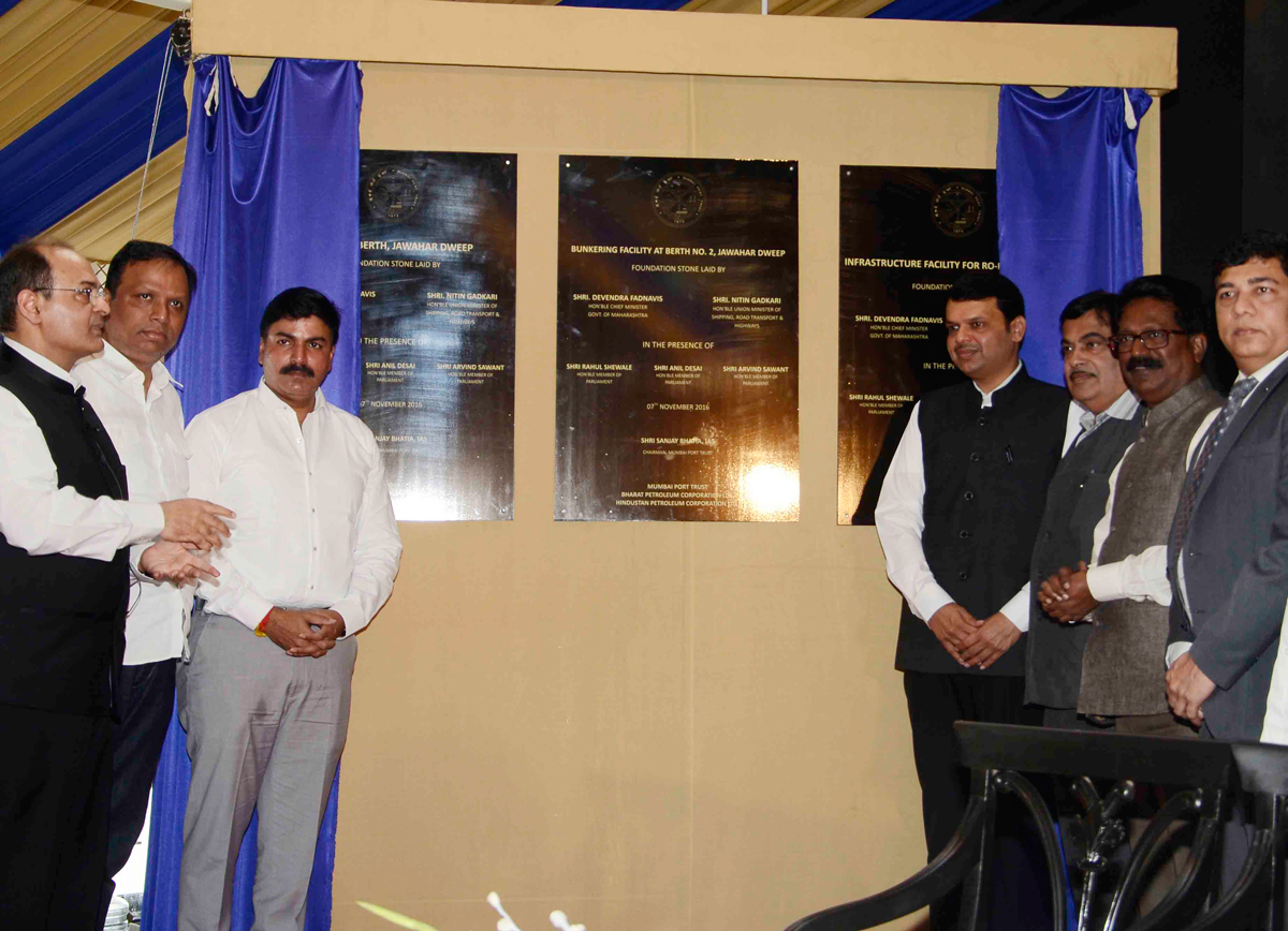 Chief Minister Devendra Fadnavis & Union Minister for Road Transport,Highway & Shipping Nitin Gadkari at Bhaucha Dhakka .