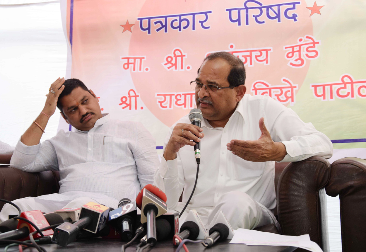 #NagpurSession: Opp.Leader Vidhan Sabha Radhakrishana Vikhe-Patil & Opp.Leader Dhananjay Munde Joint Meeting & Press Conference Before Assembly Winter at Ravi Bhavan Nagpur.