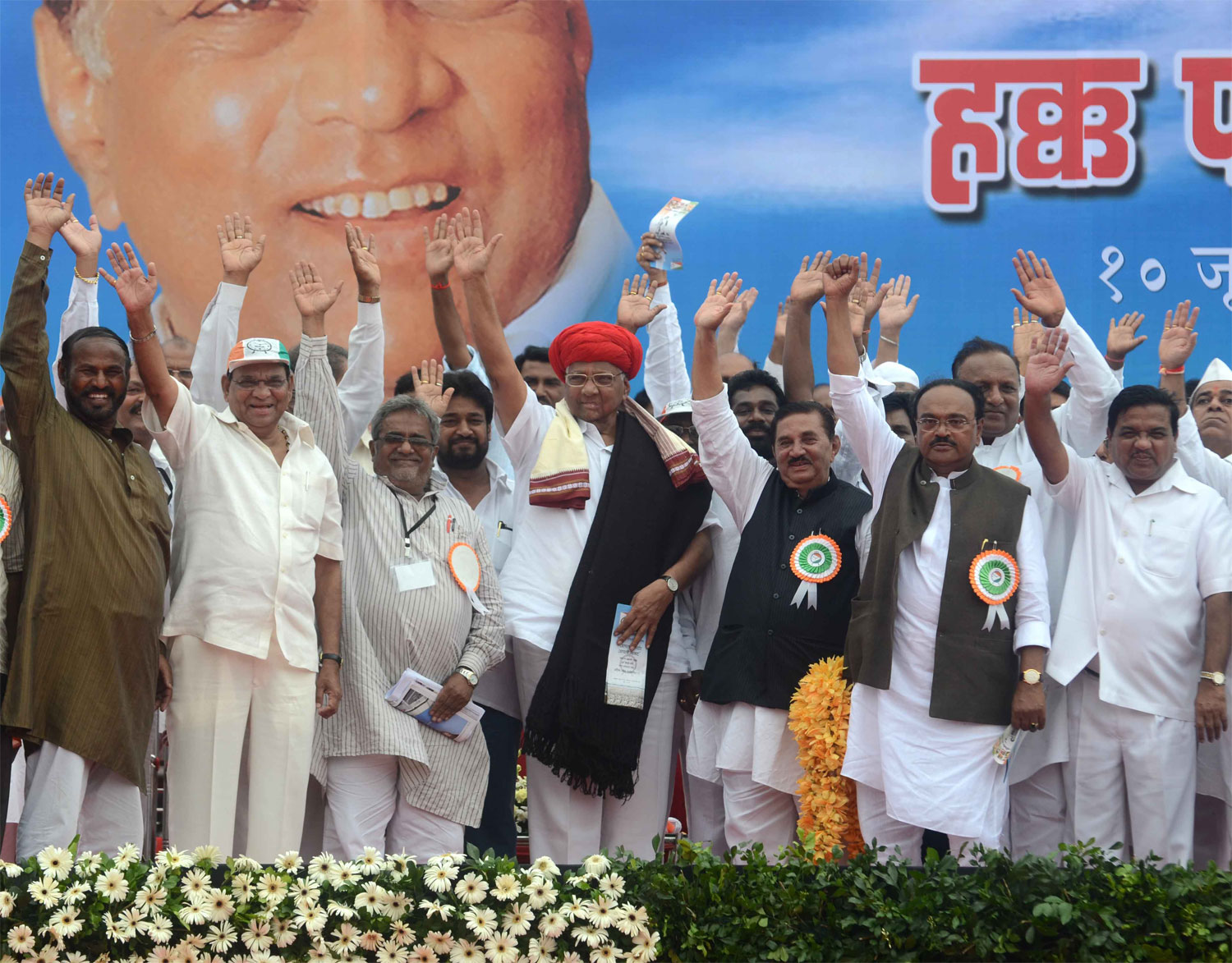 NCP CHIEF & CENTRAL MINISTER SHARAD PAWAR WITH HIS TEAM ON CELEBRATION OF 12th ANNUAL FOUNDATION DAY AT SOMMIYA GROUND SION.