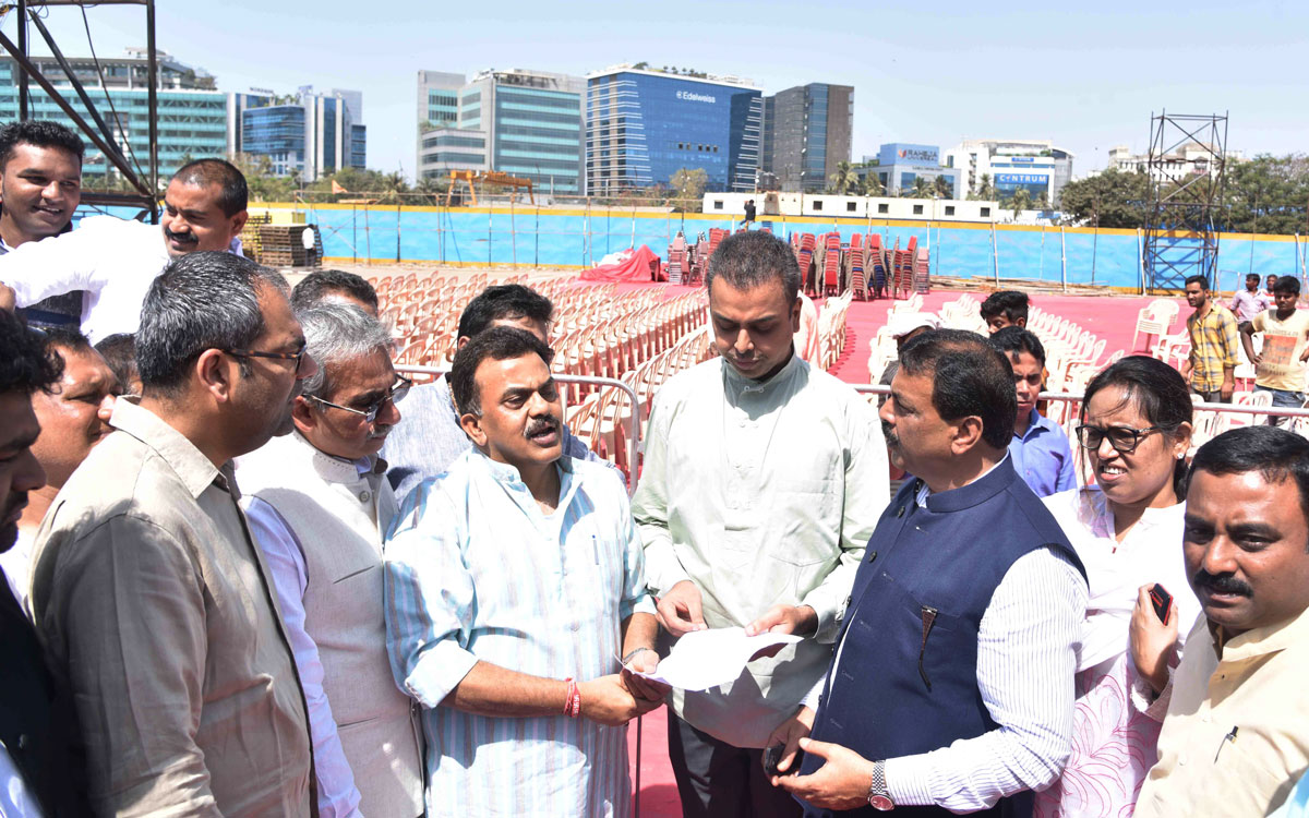Mumbai Congress President Sanjay Nirupam along with Ex.MP Milind Deora visited MMRDA Grounds,BKC Bandra.