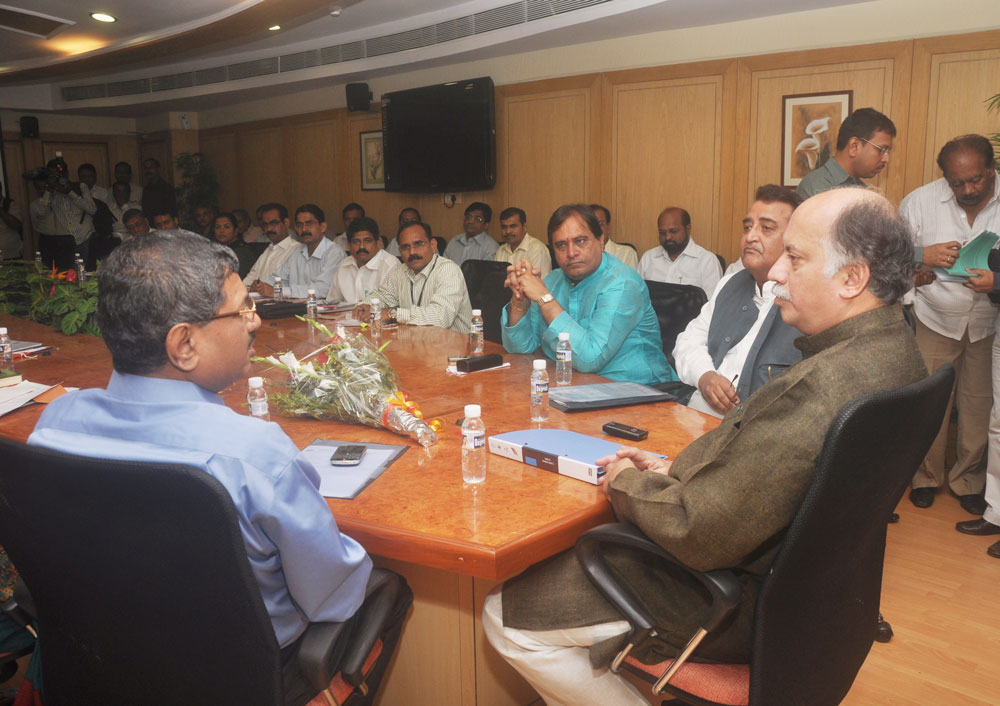 UNION MINISTER GURUDAS KAMAT AT MMRDA. BANDRA.