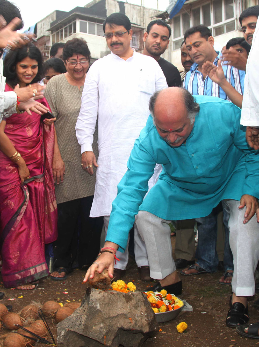 BHUMIPUJAN CEREMONY OF WELFARE CENTER AT JUHU DAULAT NAGAR BY HANDS OF EX.UNION MINISTER & MP.GURUDAS KAMAT .