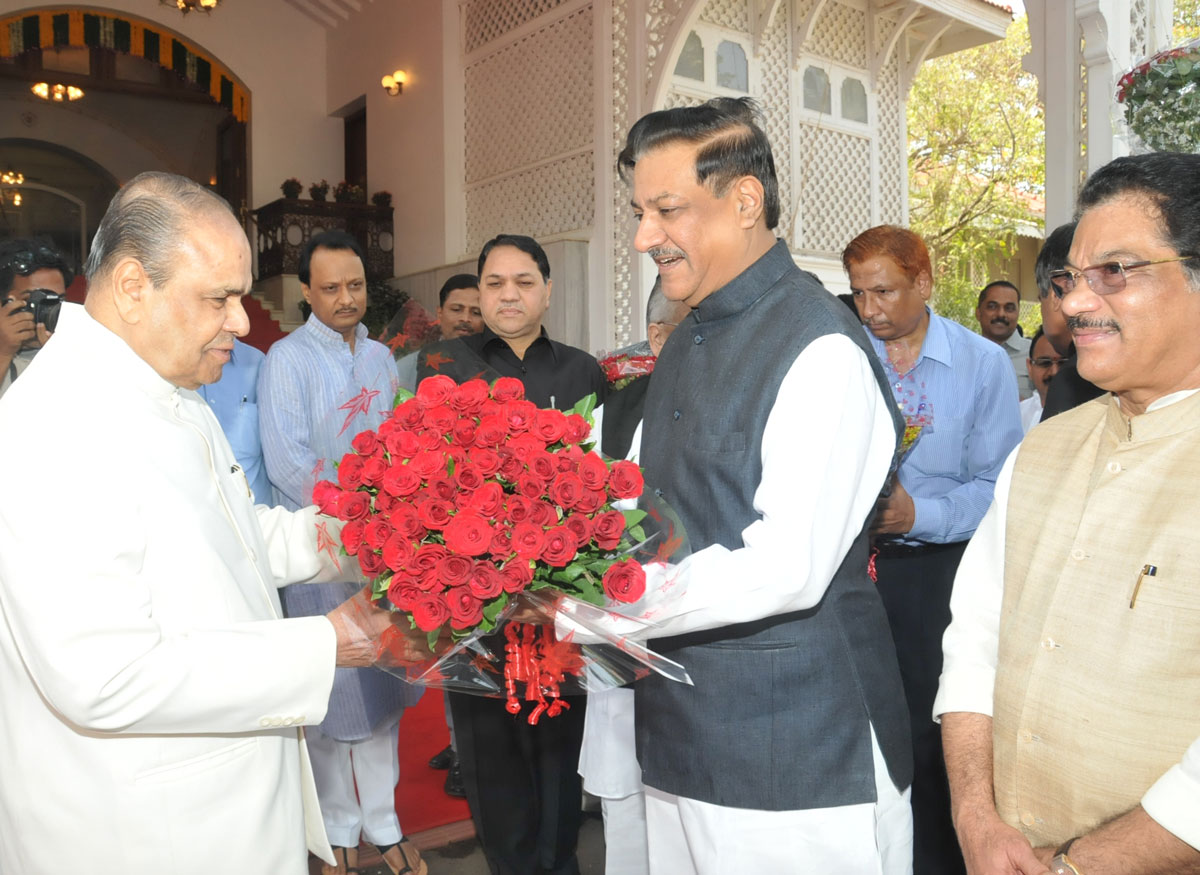 GOVERNOR OF MAHARASHTRA K.SHANKARANARAYANAN,CHIEF MINISTER PRITHVIRAJ CHAVAN,DY CHIEF MINISTER AJITDADA PAWAR AT RAJ BHAVAN.