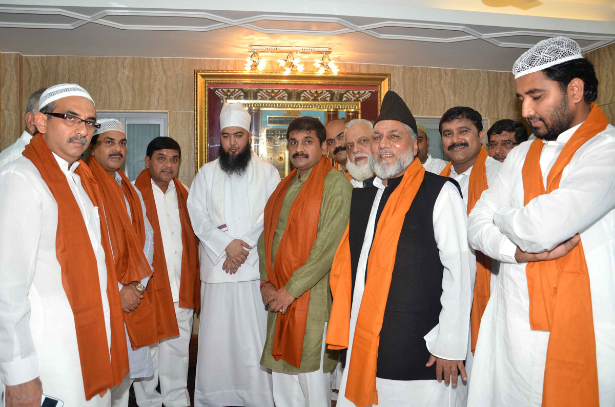 9th ANUAL URS OF SHAHIDEED-E-RAAH-E-MADINAH SAYED ANWAAR ASHRAF URF MUSANNA MIYAN AT CHHOTA SONAPUR M.S.ALI ROAD DO TANKI.