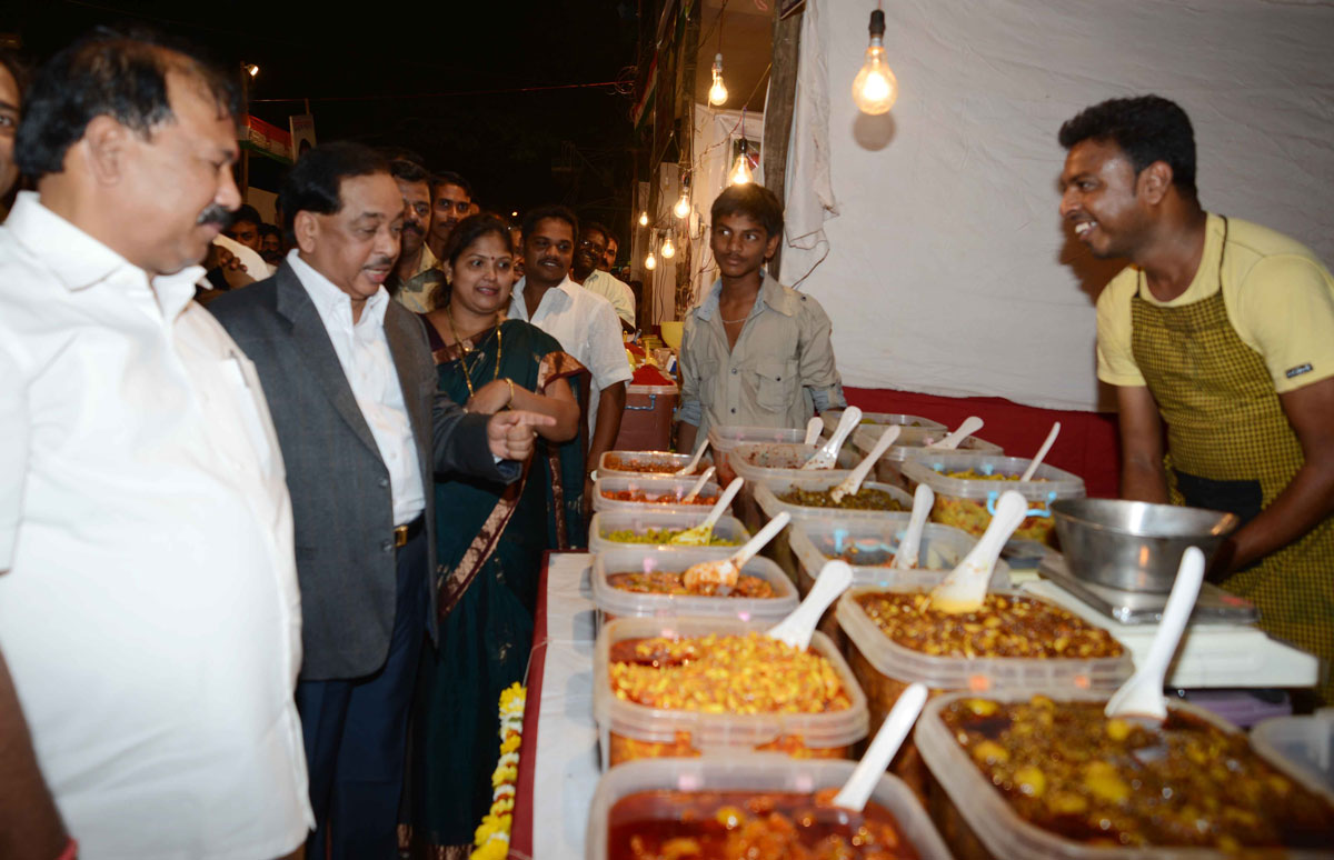 MINISTER NARAYANRAO RANE IN MALVANI FAIR AT DADAR NAIGAON.