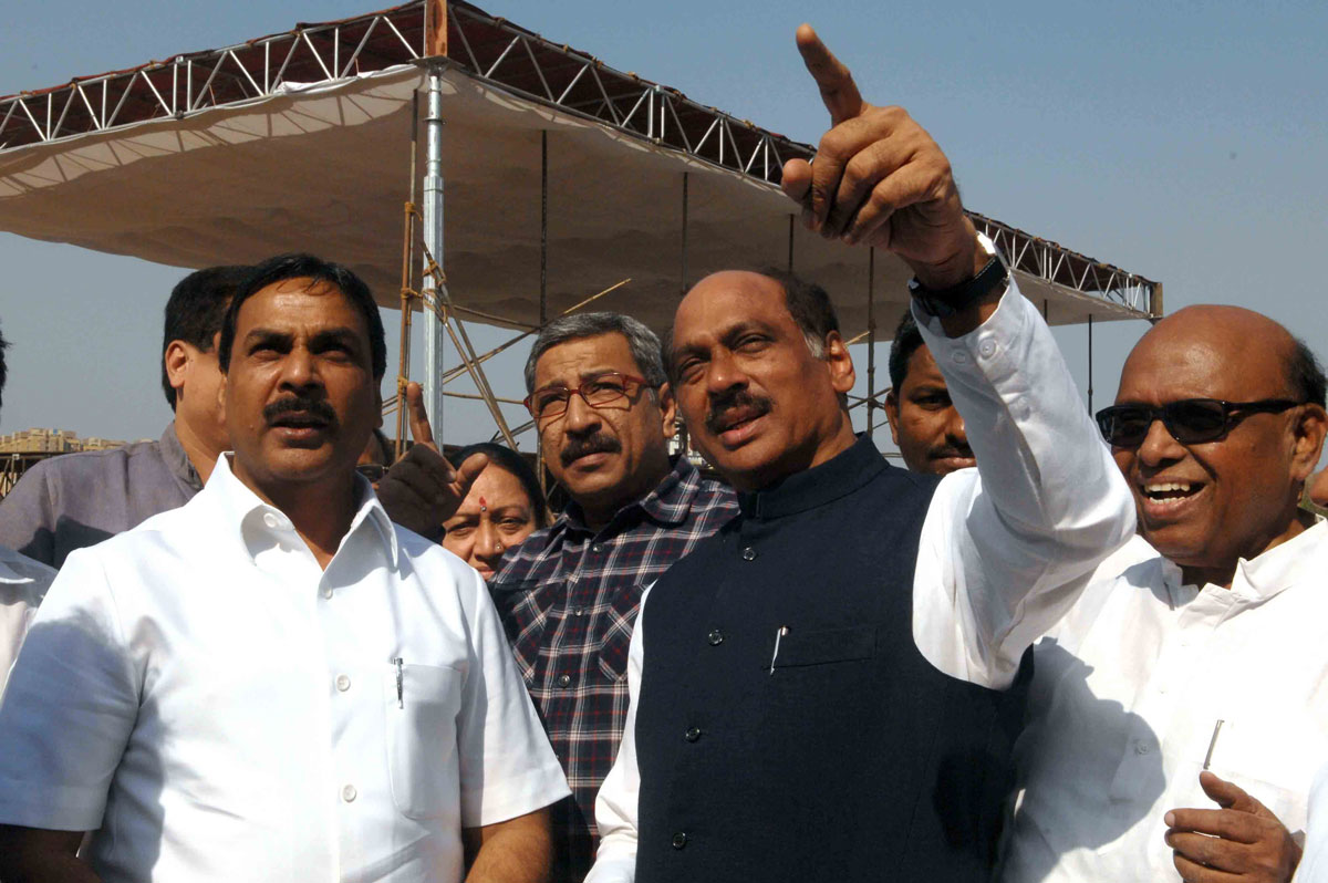 MPCC PRESIDENT MANIKRAO THAKRE, MINISTER ARIF NASIM KHAN & M.P.EKNATH GAIKAWAD  IN CONGRESS FOUNDATION DAY PRESS CONFRENCE AT SOMAYA GROUND SION.