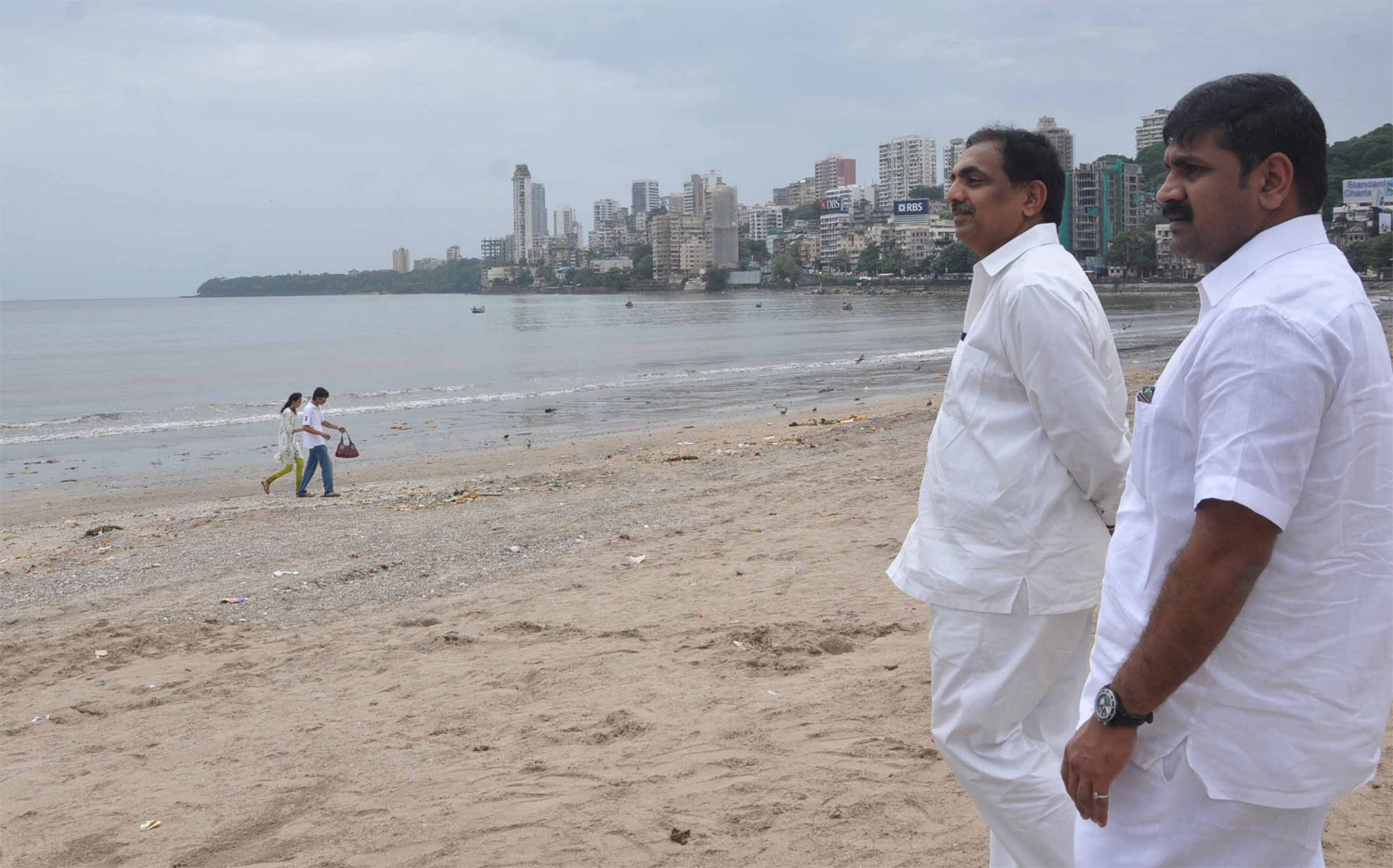 GUARDIAN MINISTER OF MUMBAI JAYANTRAO PATIL & MINISTER SACHIN BHAU AHIR VISIT GIRGAUM CHOWPATI .