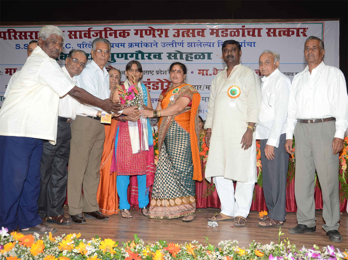 GANESH UTSAV MANDAL & SSC,HSC STUDENT'S FELICITATION BY MLA & EX.MINISTER CHANDRAKANT HANDORE AT CHEMBUR.