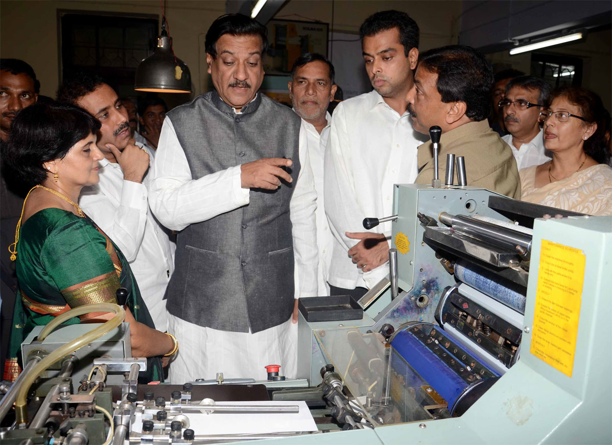 CHIEF MINISTER PRITHVIRAJ CHAVAN & UNION STATE MINISTER MILIND DEORA FOR INAUGURATED POLYTECNICAL COLLEGE FOR MINORITIES AT AT SIR J.J.SCHOOL OF ART CST.
