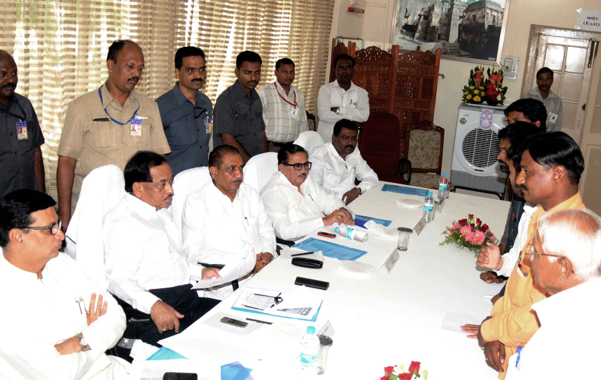 MINISTER NARAYANRAO RANE DURING MARATHA AARAKSHAN SAMITI MEETING AT AURANGABAD.