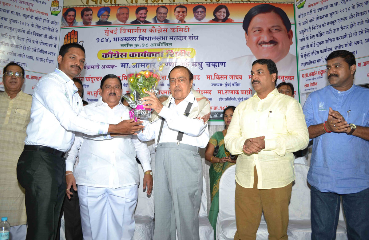 MP.& Ex.Union Minister Murli Deora & Minister Arif Nasim Khan in Byculla Assembly Block Congress meeting at Sant Savta Mali Hall Byculla.
