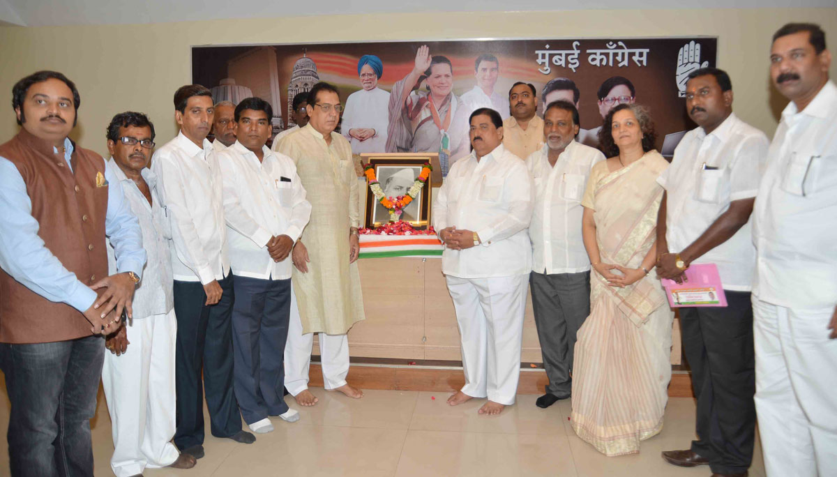 DEATH ANNIVERSARY OF EX.FIRST CHIEF MINISTER OF MAHARASHTRA LATE YASHWANTRAO CHAVAN AT MUMBAI CONGRESS RAJIV GANDHI BHAVAN.